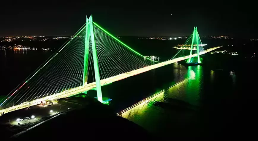 İstanbul’un Köprüleri Yeşile Büründü! İstanbul’un Köprüleri Yeşile Büründü!