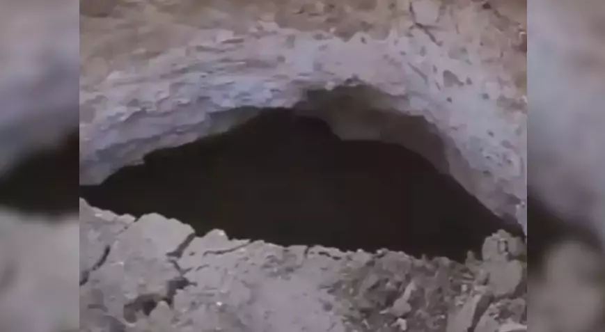 Yerin Altı Boşaldı! Eskil’de Dev Obruk Oluştu Yerin Altı Boşaldı! Eskil’de Dev Obruk Oluştu