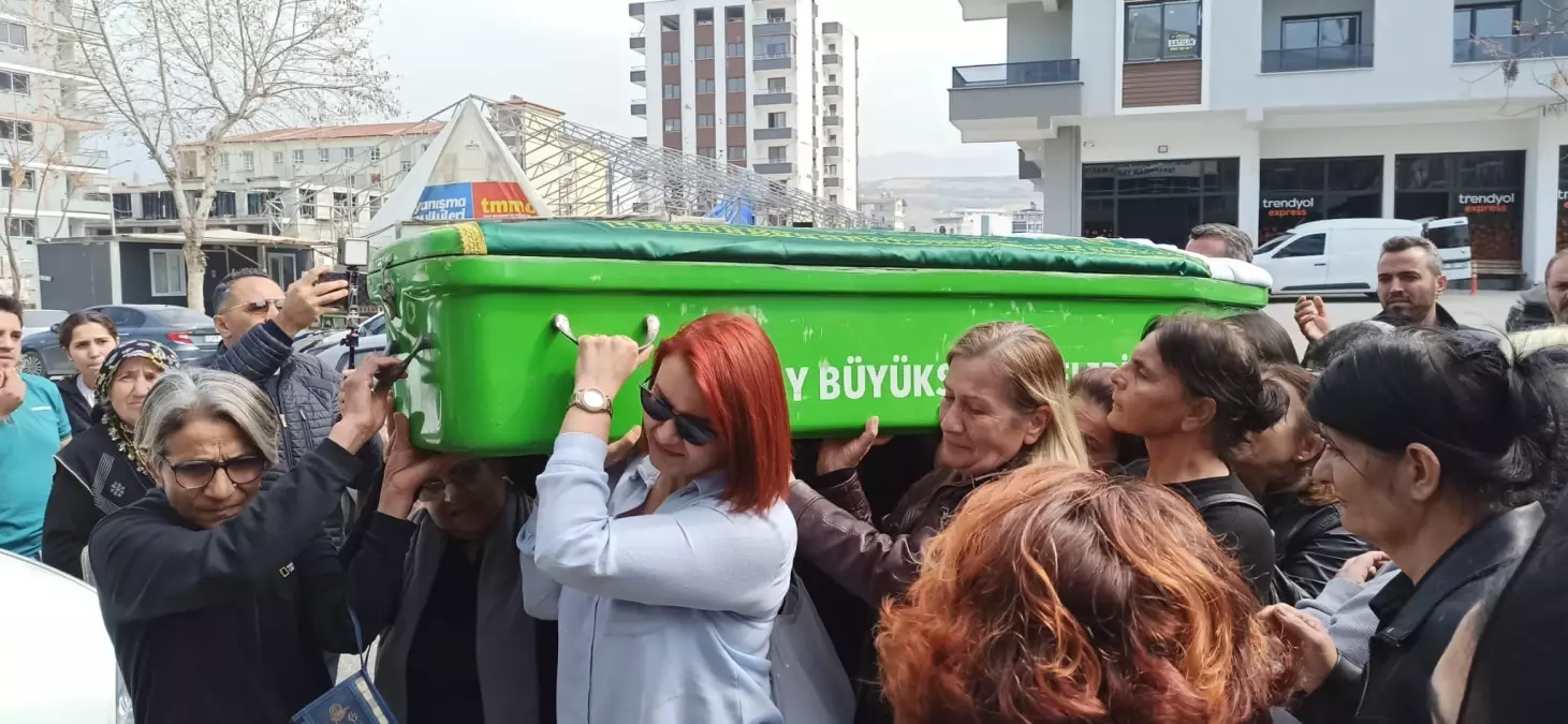 Eşi Tarafından Katledilen Genç Kadın Son Yolculuğuna Uğurlandı
