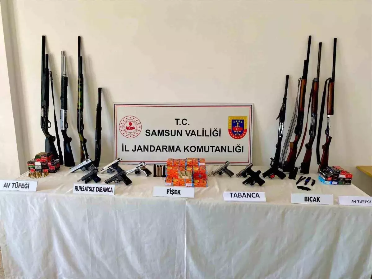 Samsun'da Jandarmadan Kaçak Silah Operasyonu: 10 Adrese Baskın! Samsun'da Jandarmadan Kaçak Silah Operasyonu: 10 Adrese Baskın!