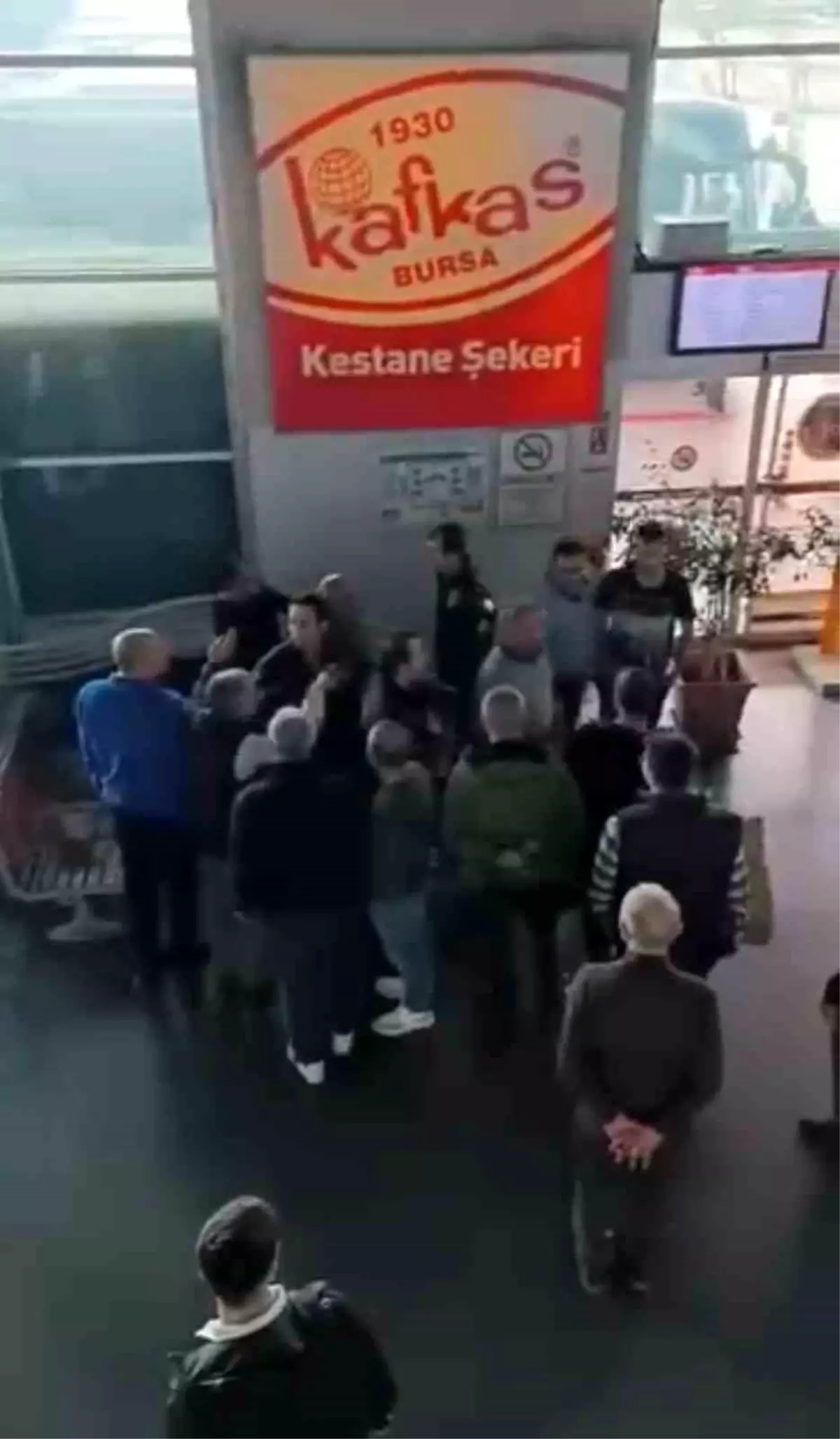 Bursa Otobüs Terminali’nde Güvenlik Görevlileri ile Vatandaş Arasında Tartışma