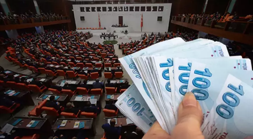 Emekliye Bayram Müjdesi! 3 Bin Liralık İkramiye 4 Bin Lira Oluyor