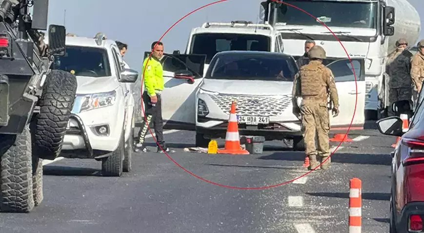 Kanlı Pusu! Cipin Önünü Kestiler, Sürücüyü Başından Vurdular