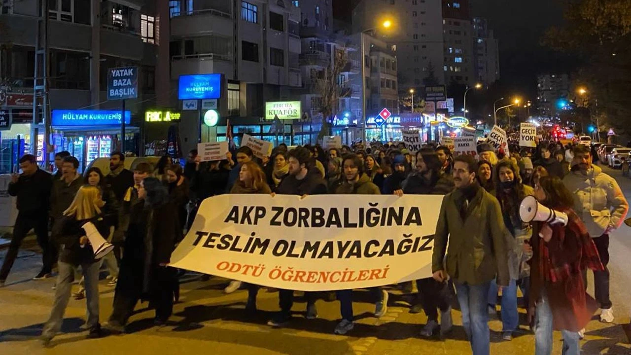 Üniversitelerde Hareketlilik! ODTÜ Öğrencileri Ekrem İmamoğlu İçin Yürüdü! Üniversitelerde Hareketlilik! ODTÜ Öğrencileri Ekrem İmamoğlu İçin Yürüdü!