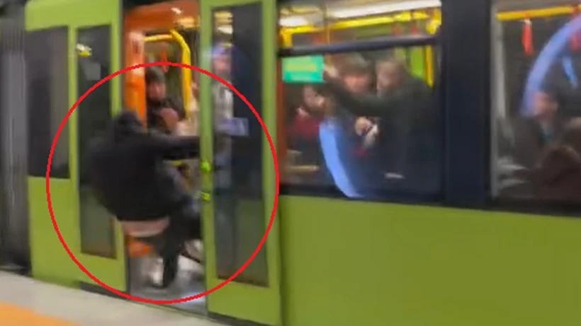 Metroda Şok! Tartışma Büyüdü, Yolcular Adamı Zorla Dışarı Çıkardı