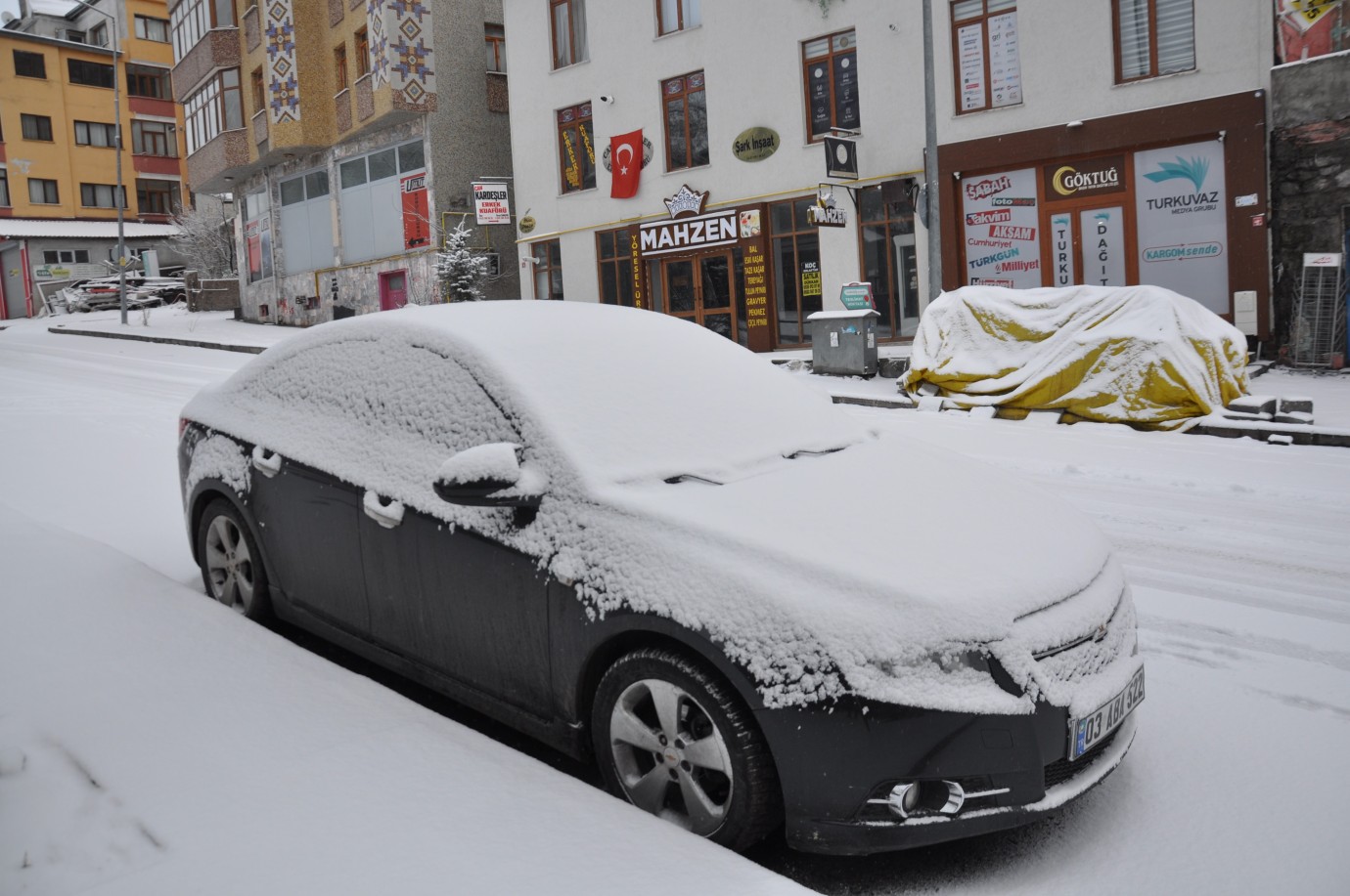 Kars’ta Mart Ayında Kar Sürprizi: Kent Beyaza Büründü