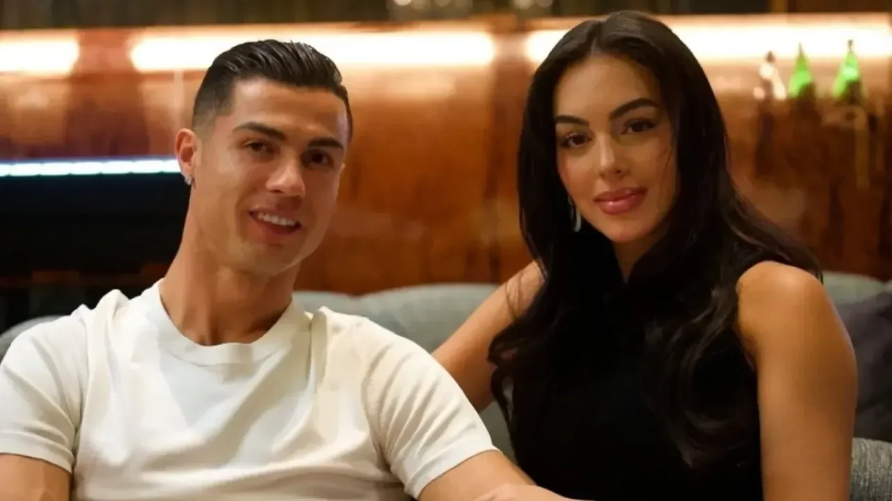 Cristiano Ronaldo'nun Büyük Aşkı! Evlilik Tarihini Açıkladı! Cristiano Ronaldo'nun Büyük Aşkı! Evlilik Tarihini Açıkladı!