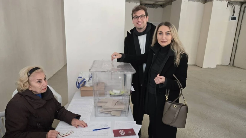 Dilek İmamoğlu Sandık Başında: "Korkmuyoruz, Geri Adım Atmıyoruz"