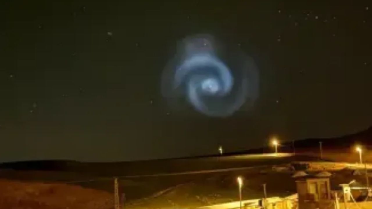 Türkiye Semalarında Spiral Şekilli Işık Hüzmesi Gözlemlendi Türkiye Semalarında Spiral Şekilli Işık Hüzmesi Gözlemlendi