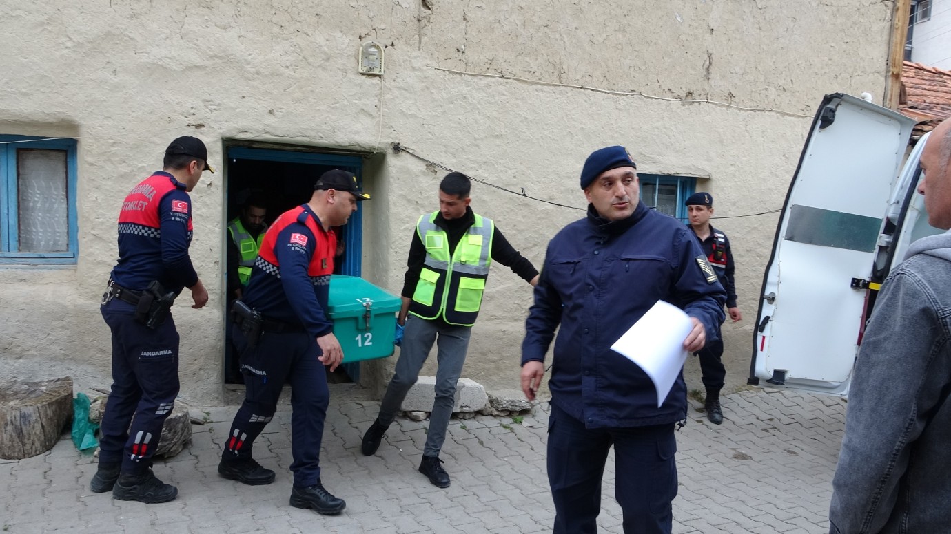 Kütahya’da Çifte Cinayet: Eşini ve Tanıdığı Bir Erkeği Pompalı Tüfekle Öldürdü