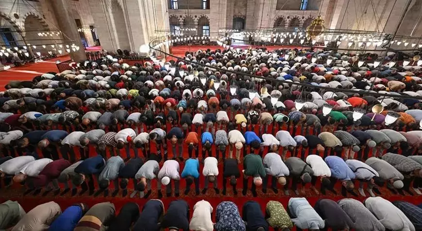 Ramazan Bayramı Namazı Ne Zaman? Diyanet Tüm İllerin Saatini Duyurdu