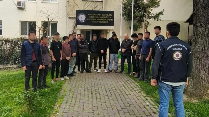 Nilüfer'de Şok Baskın: 19 Yasa Dışı Göçmen Tespit Edildi Nilüfer'de Şok Baskın: 19 Yasa Dışı Göçmen Tespit Edildi