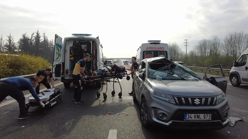 Düzce'de Zincirleme Kaza: Cip Otomobile Çarptı, 6 Kişi Hastaneye Kaldırıldı
