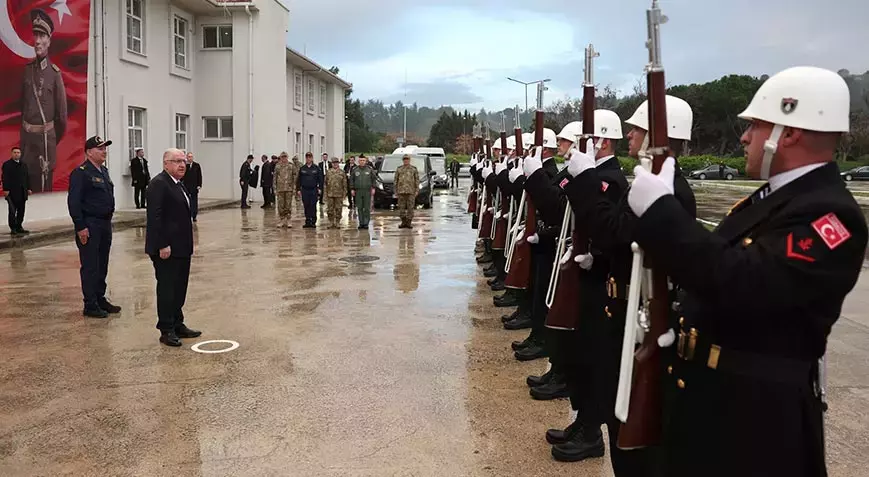 Bakan Güler Çanakkale’de Yeni Kolorduyu Denetledi
