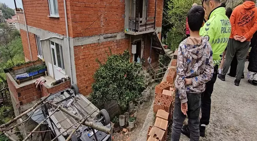 Direksiyon Hâkimiyetini Kaybetti, Bahçeye Çakıldı!