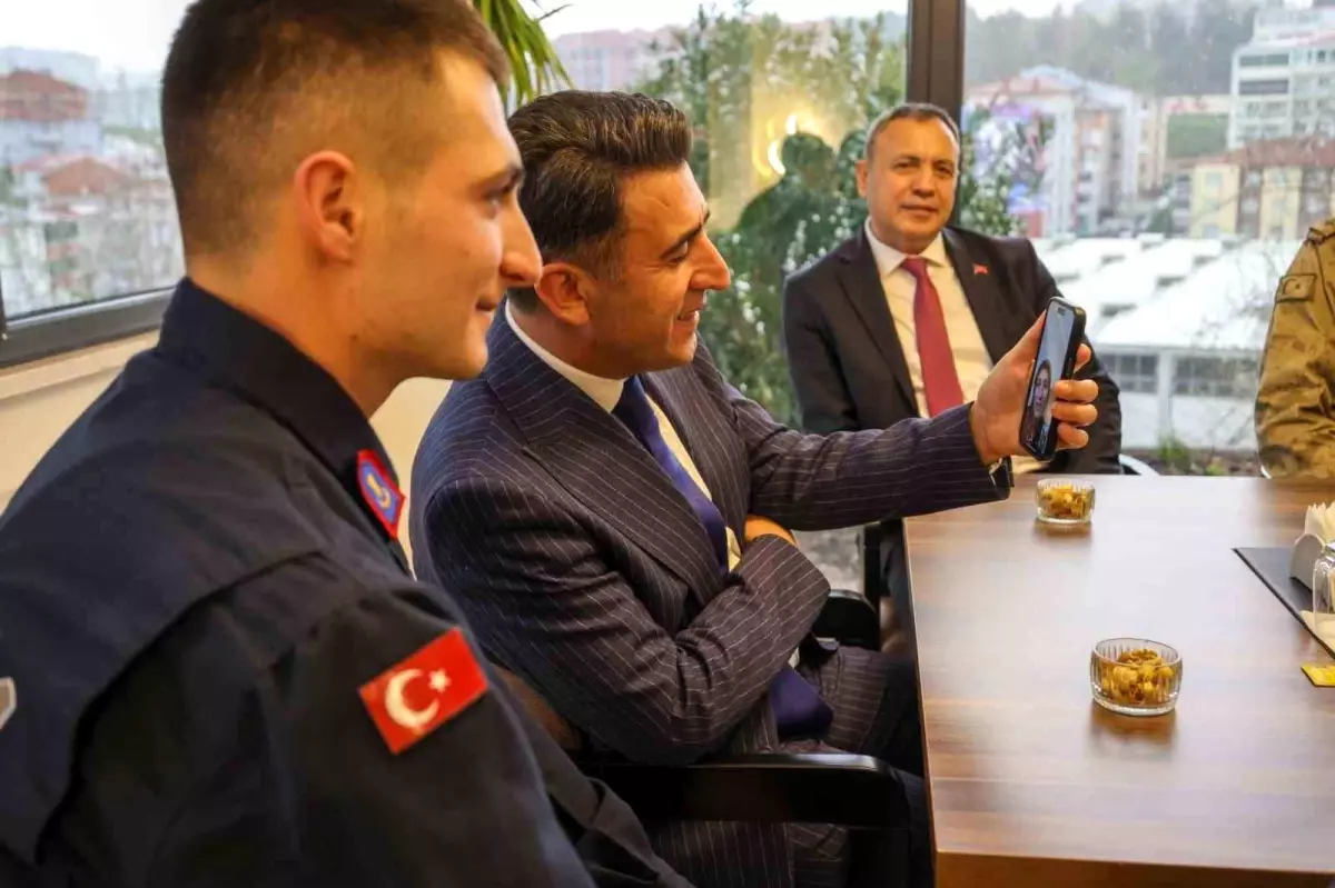 Vali Aygöl’den Mehmetçiklere Bayram Sürprizi: Annesiyle Görüntülü Görüştürdü