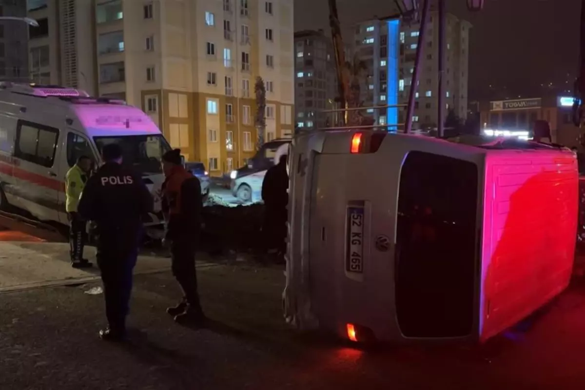 Samsun’da Ambulansla Minibüs Çarpıştı: 5 Kişi Yaralandı