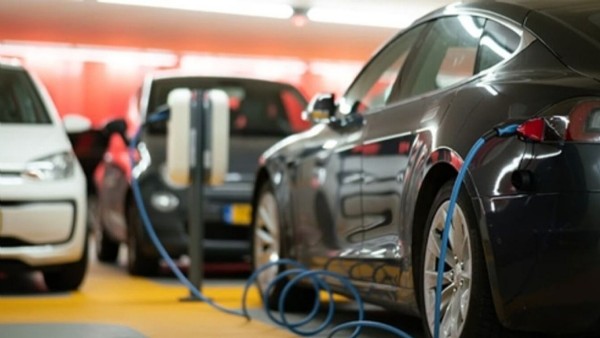Dizel Mi Elektrikli Mi? 2025’te Tarihe Karışacak!