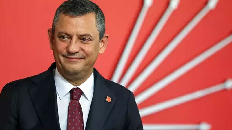 Özgür Özel Yeniden CHP Genel Başkanı Oldu