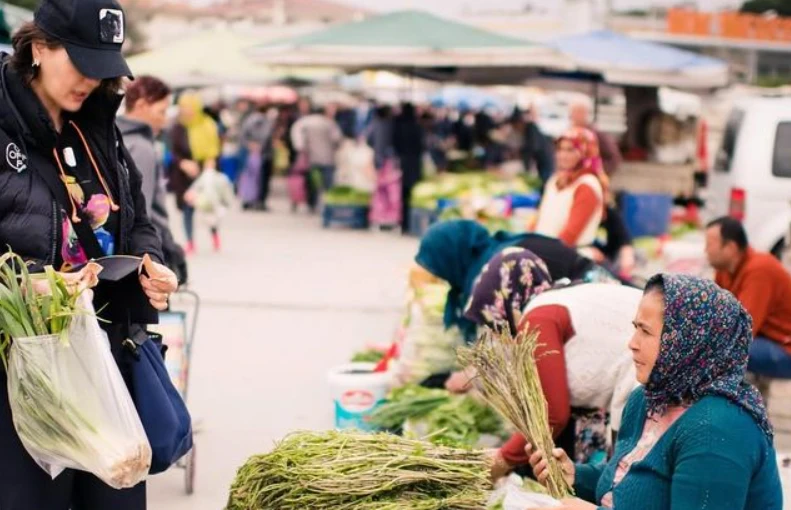 Ünlü Oyuncu Açelya Akkoyun Pazardaki Fiyatları Paylaştı!