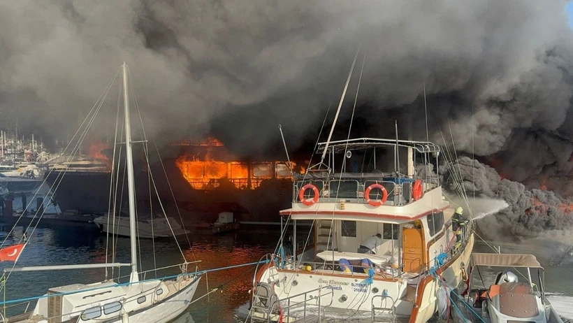 Fethiye'de Marina Yangını: 1 Motoryat ve 3 Tekne Kullanılamaz Hale Geldi