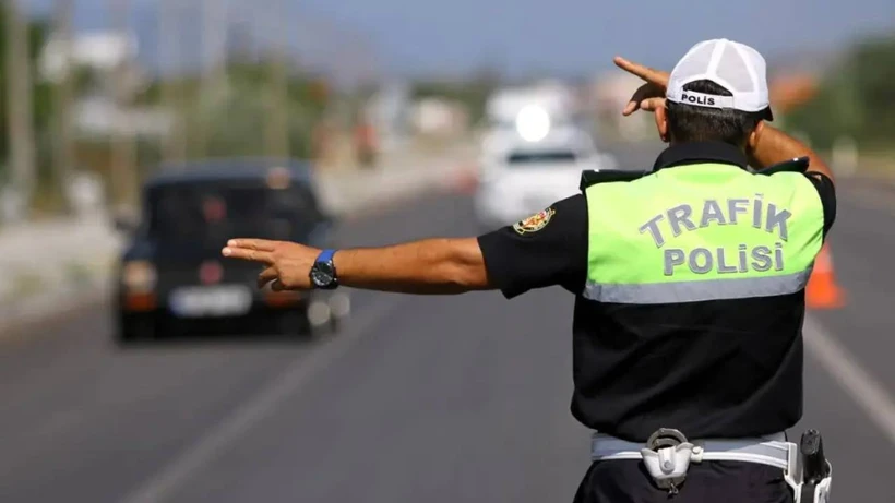 Yeni Yasayla Trafikte Kurallar Sertleşiyor: Ehliyetler Tehlikede! Yeni Yasayla Trafikte Kurallar Sertleşiyor: Ehliyetler Tehlikede!