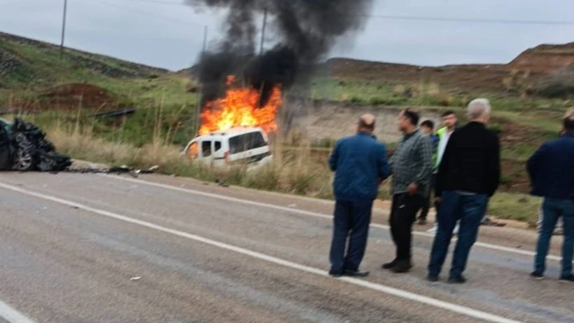 Gaziantep İslahiye'de Feci Kaza: Araç Alev Aldı, 2 Kişi Hayatını Kaybetti