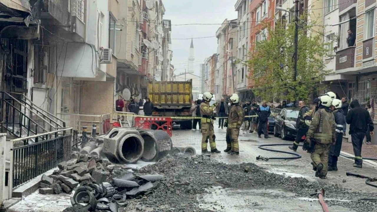 Esenyurt’ta Doğalgaz Borusu Patladı: Faciadan Dönüldü Esenyurt’ta Doğalgaz Borusu Patladı: Faciadan Dönüldü