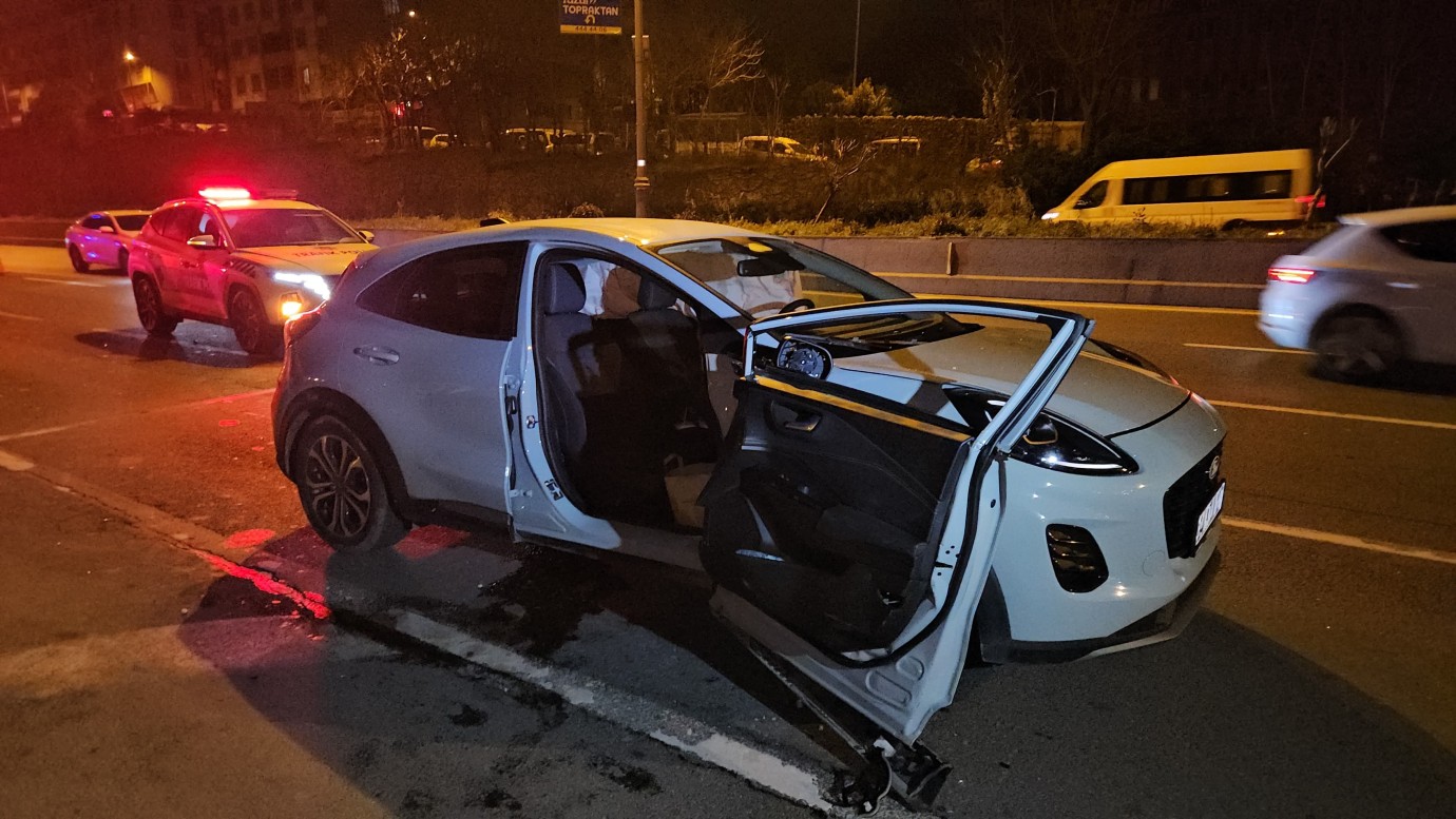Bayrampaşa’da Zincirleme Kaza: Yardıma Gidenlere Araç Çarptı! 2 Ölü, 4 Yaralı Bayrampaşa’da Zincirleme Kaza: Yardıma Gidenlere Araç Çarptı! 2 Ölü, 4 Yaralı
