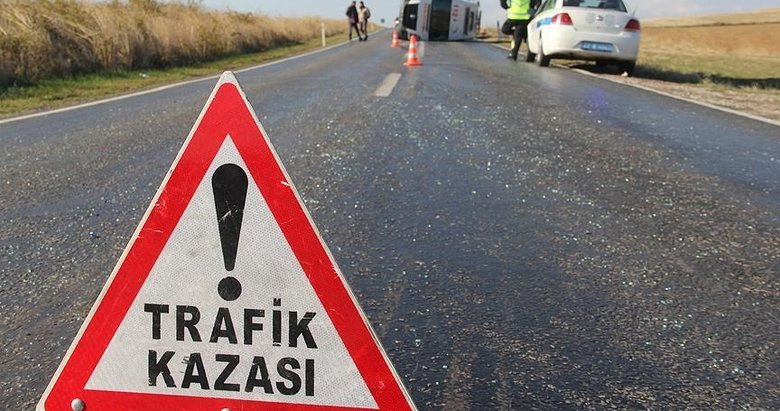 Otoyolda Feci Kaza! Kağıt Gibi Ezilen Araçta 3 Ölü, 3 Yaralı