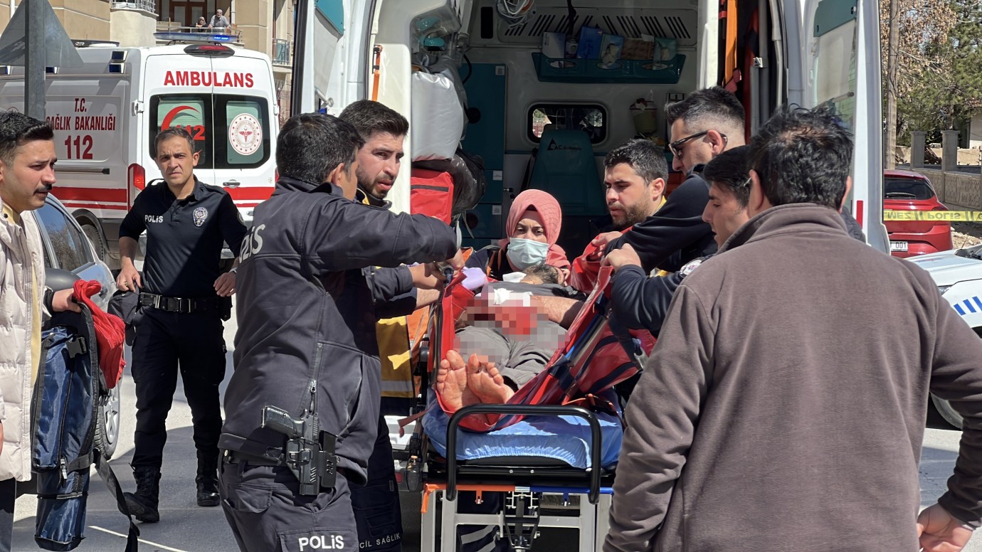 Eşini Bıçaklayan Koca Tutuklandı: “Bir Anlık Olaydı” Savunması Eşini Bıçaklayan Koca Tutuklandı: “Bir Anlık Olaydı” Savunması