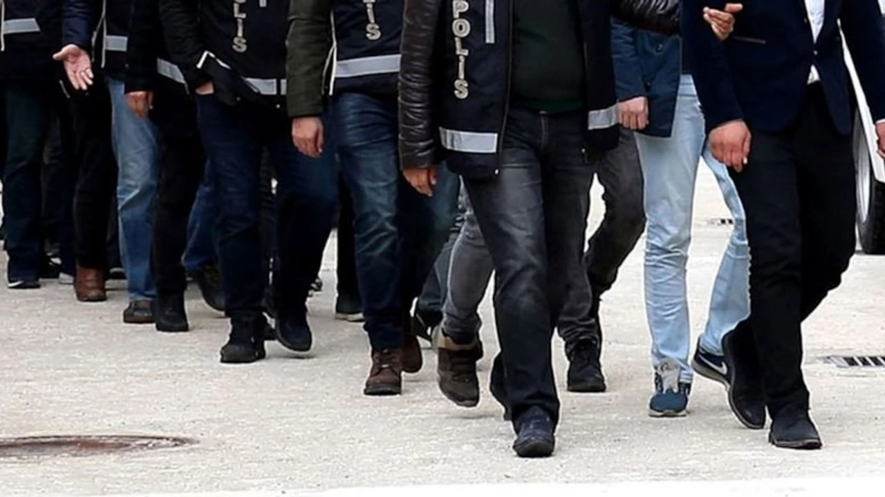 Polis ve Savcı Kılığına Girdiler, Milyonları Aldılar: Ankara’da Çete Çökertildi! Polis ve Savcı Kılığına Girdiler, Milyonları Aldılar: Ankara’da Çete Çökertildi!