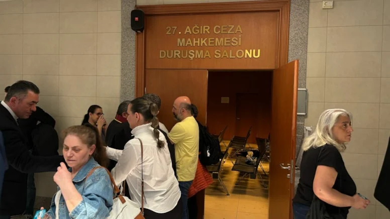 Saraçhane Davasında Gerginlik: “Bir Gün Kuru Ekmek Yesinler” Sözü Olay Yarattı Saraçhane Davasında Gerginlik: “Bir Gün Kuru Ekmek Yesinler” Sözü Olay Yarattı