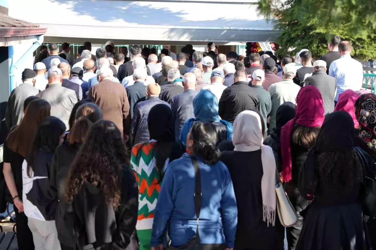 Meriç Nehri'nde Boğulan 14 Yaşındaki Ege İshak Karafidan Son Yolculuğuna Uğurlandı