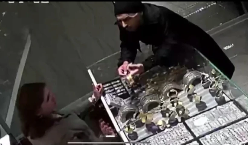 535 Bin Liralık Vurgun! Kuyumcudan Bilezikleri Alıp Havaya Ateş Açtı
