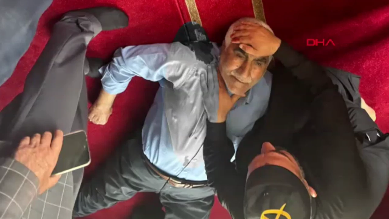 Camide Bıçaklı Saldırı: Namaz Kılarken Bıcakladılar Camide Bıçaklı Saldırı: Namaz Kılarken Bıcakladılar