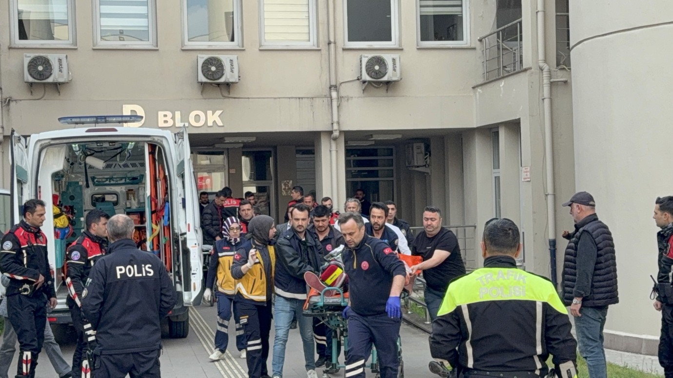Düzce'de Şok Olay: İl Sağlık Müdürlüğü Avukatı Silahla Başından Vuruldu Düzce'de Şok Olay: İl Sağlık Müdürlüğü Avukatı Silahla Başından Vuruldu