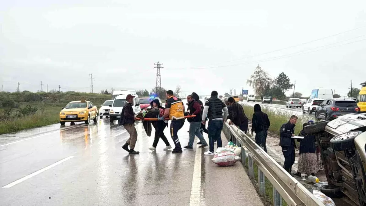 Tokat’ta D-100 Karayolunda İki Otomobil Çarpıştı: 5 Kişi Yaralandı