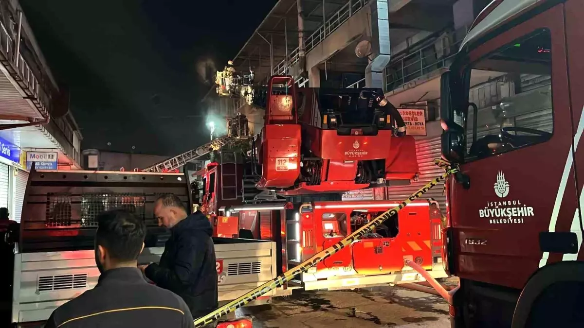 Zeytinburnu’nda 3 Katlı İş Yerinde Yangın: Patlamalar Panik Yarattı