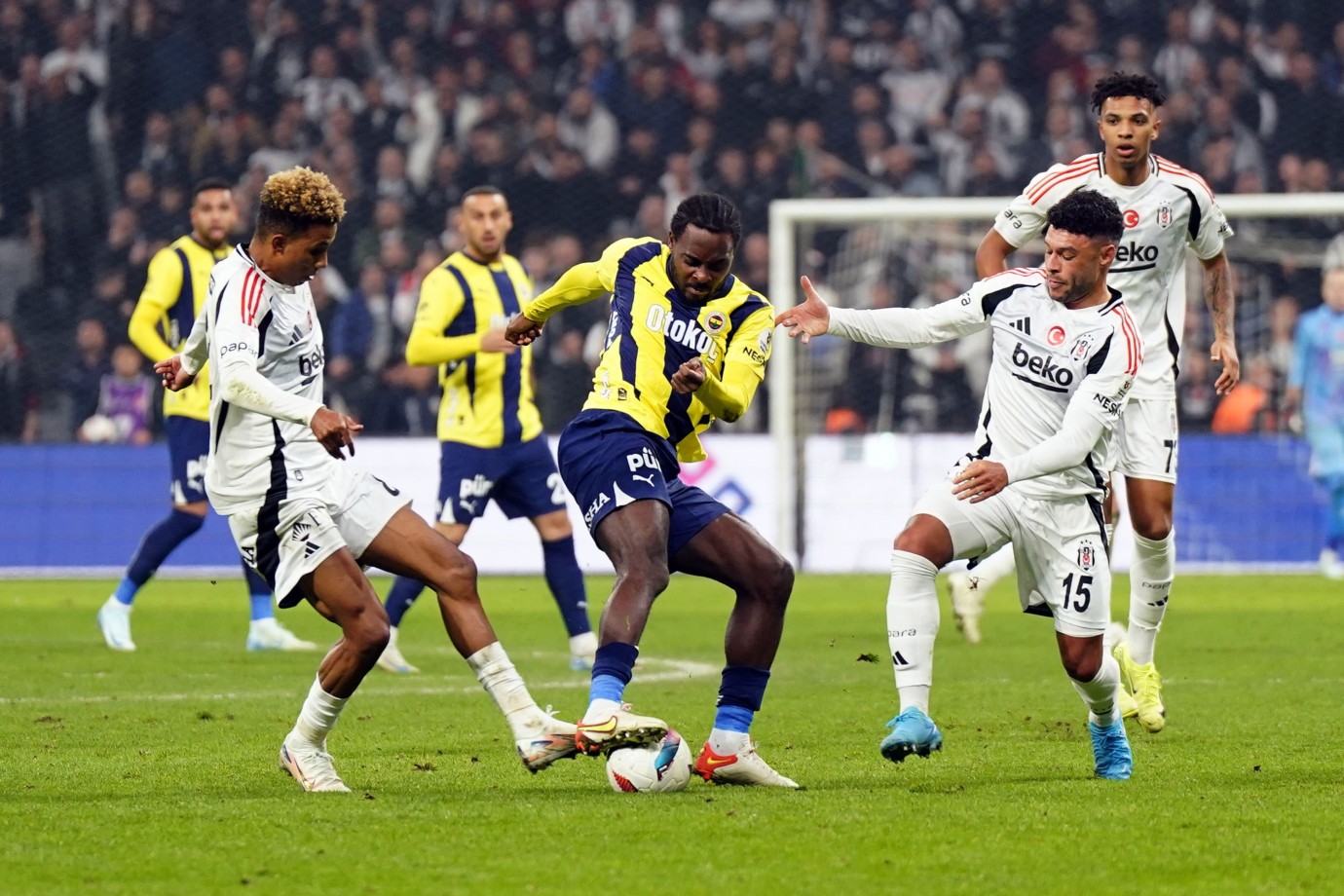 Fenerbahçe’de Derbi Alarmı: Hedef Beşiktaş Galibiyetiyle Yarışı Sürdürmek Fenerbahçe’de Derbi Alarmı: Hedef Beşiktaş Galibiyetiyle Yarışı Sürdürmek