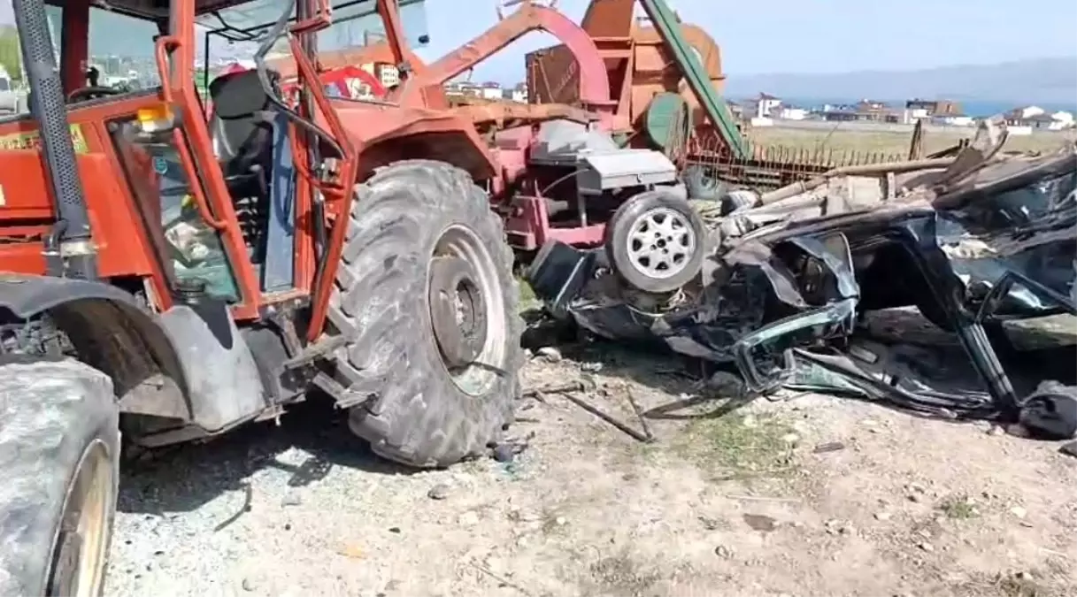 Van’da Traktör ile Otomobil Çarpıştı: 1’i Çocuk 4 Yaralı Van’da Traktör ile Otomobil Çarpıştı: 1’i Çocuk 4 Yaralı