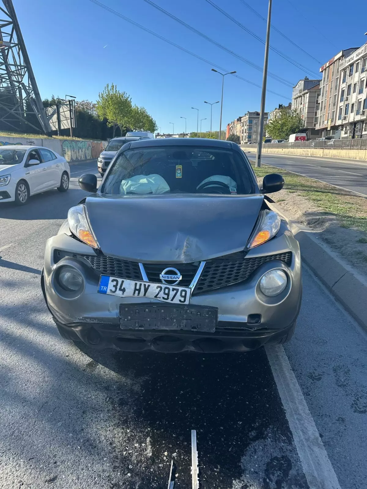 Sultangazi’de Zincirleme Trafik Kazası: 3 Yaşındaki E.Y. Hayatını Kaybetti