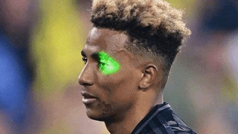 Fenerbahçe Tribünündeki Lazerciye Yargı Tokadı: 1 Yıl Boyunca Takipte Fenerbahçe Tribünündeki Lazerciye Yargı Tokadı: 1 Yıl Boyunca Takipte
