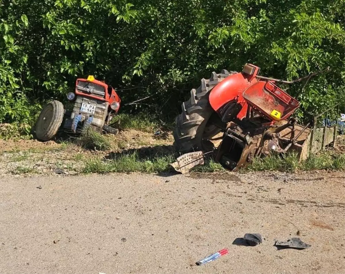 Traktöre Çarpan Otomobil Parçaladı: 73 Yaşındaki Sürücü Hayatını Kaybetti