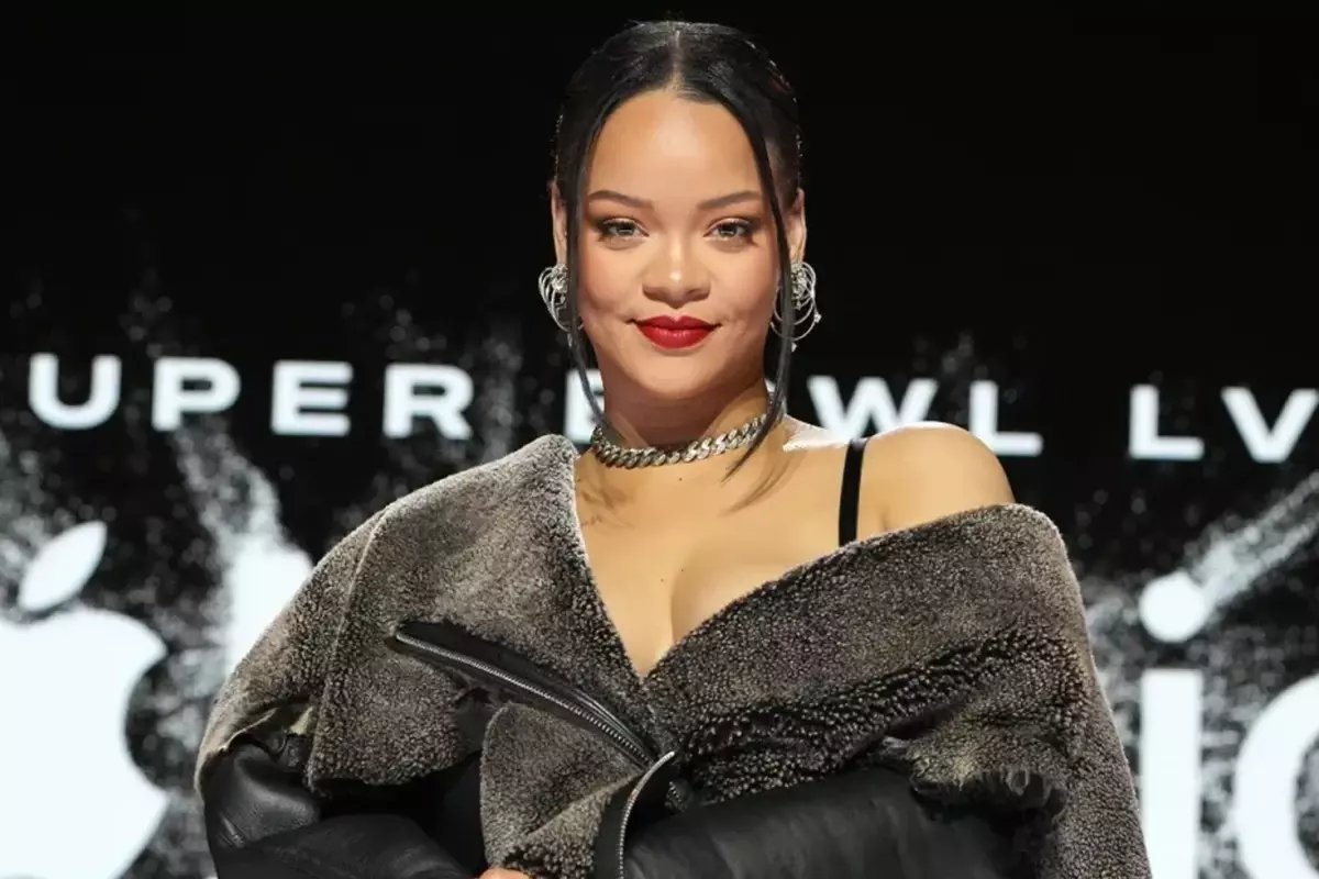 Ünlü Yıldız Rihanna Üçüncü Kez Anne Oluyor: Kırmızı Halıda Bebek Müjdesi!