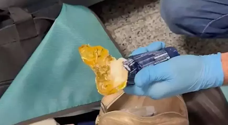 Diş Macunu Tüplerinden 130 Sikke ve Altın Yüzükler Çıktı Diş Macunu Tüplerinden 130 Sikke ve Altın Yüzükler Çıktı
