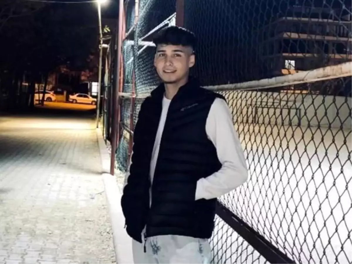 Denizli'de Feci Kaza: Otomobil Hurdaya Döndü, 2 Genç Hayatını Kaybetti