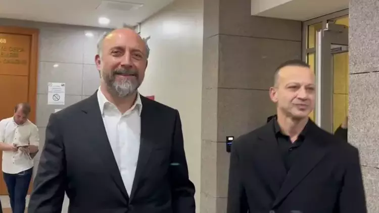 Halit Ergenç ve Rıza Kocaoğlu ‘yalan tanıklık’ davası için adliyede