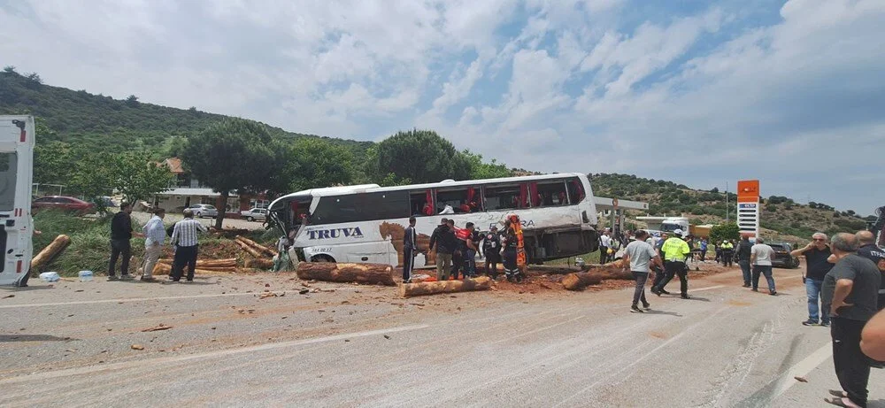 Çanakkale Otobüs Kazası: 8 Ölü, 11 Kişi Yaralandı