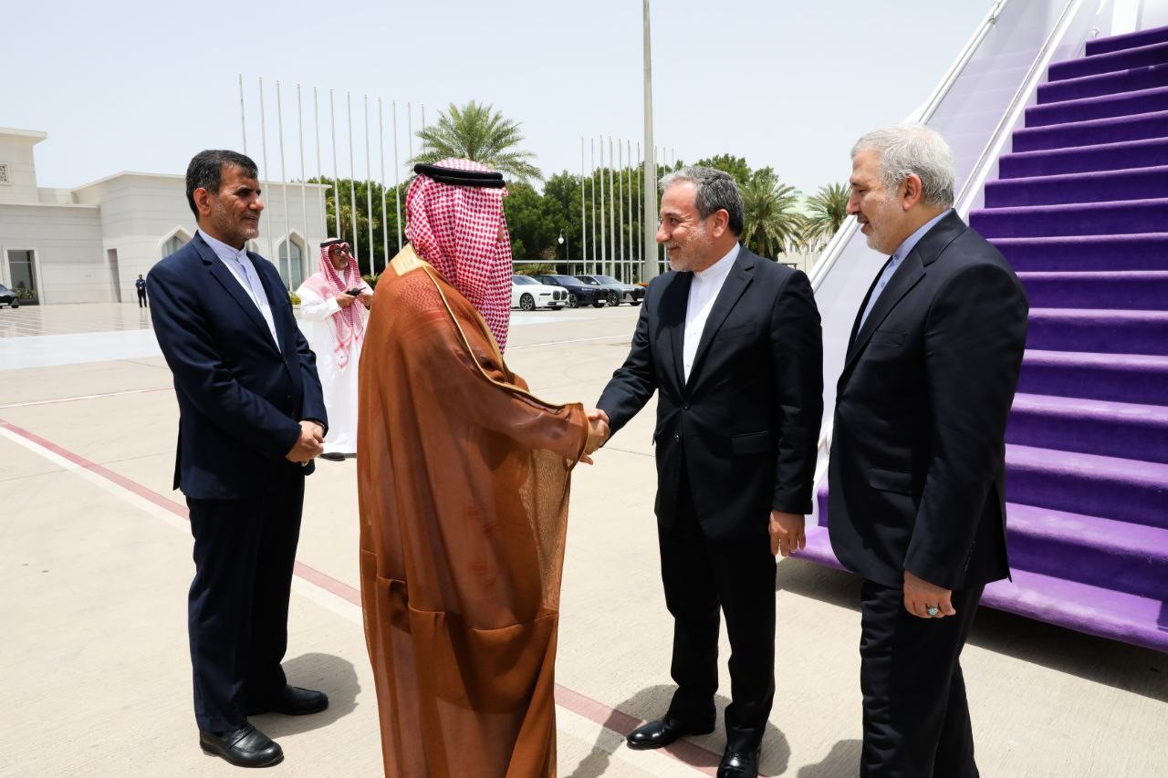 İran Dışişleri Bakanı Arakçi ve Suudi Mevkidaşı Farhan Cidde'de Görüştü İran Dışişleri Bakanı Arakçi ve Suudi Mevkidaşı Farhan Cidde'de Görüştü